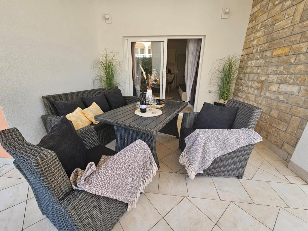 Apartment Melani วีร์ ภายนอก รูปภาพ