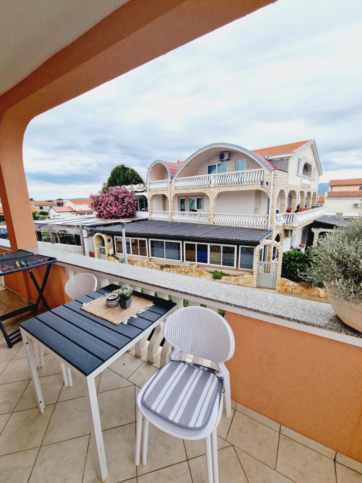 Apartment Melani วีร์ ภายนอก รูปภาพ