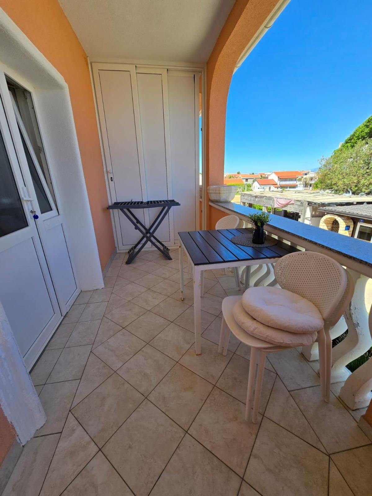 Apartment Melani วีร์ ภายนอก รูปภาพ
