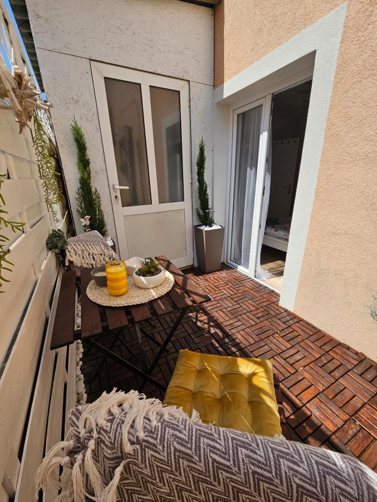 Apartment Melani วีร์ ภายนอก รูปภาพ