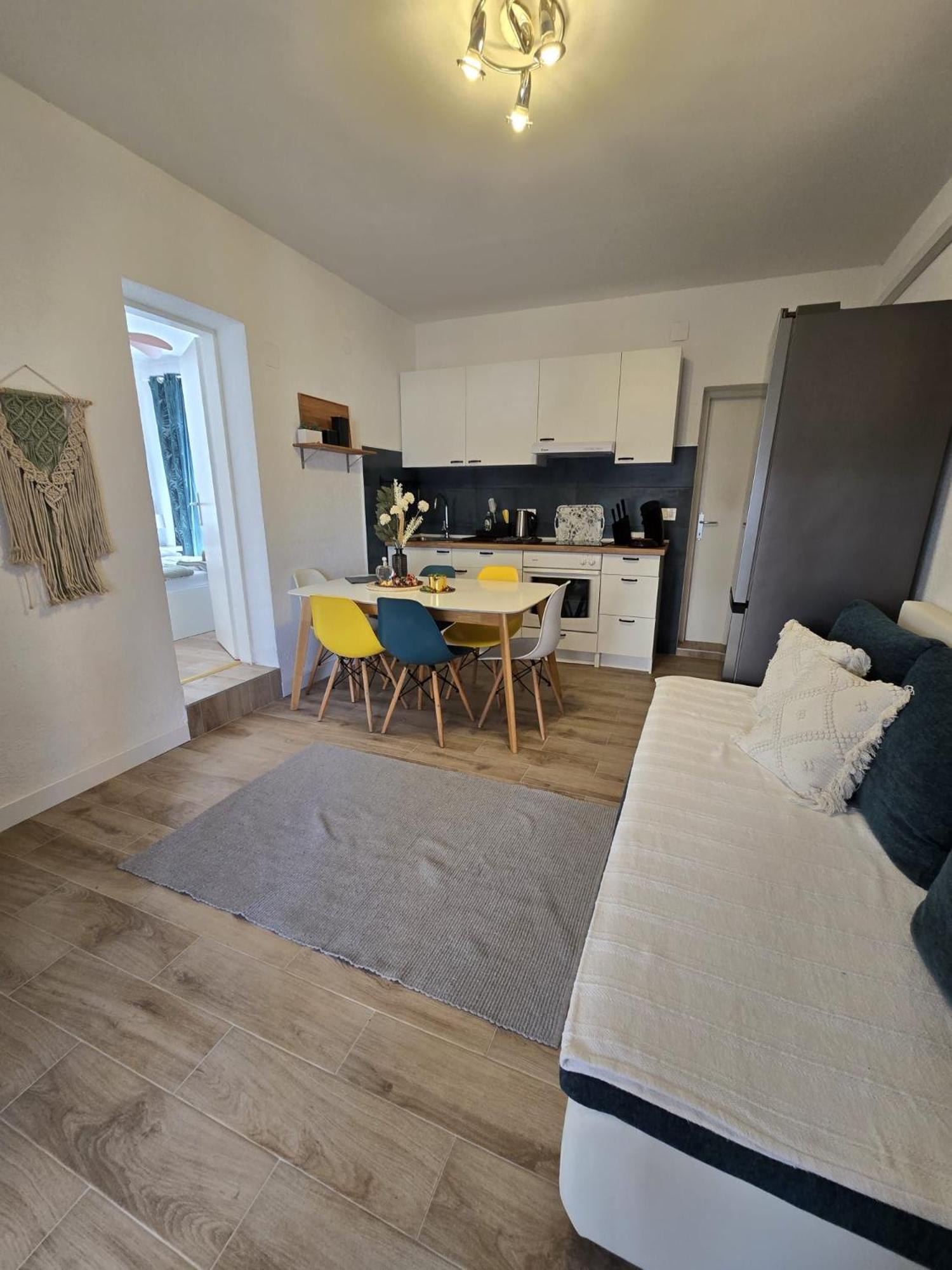 Apartment Melani วีร์ ภายนอก รูปภาพ
